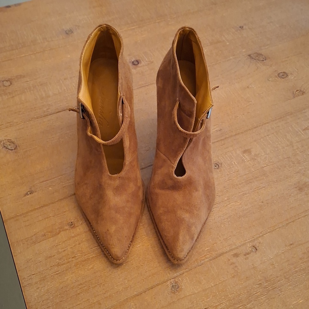 Women's Brown Genuine Suede Pointed-toe Mary Jane Heels (EU 37.5/US 7)